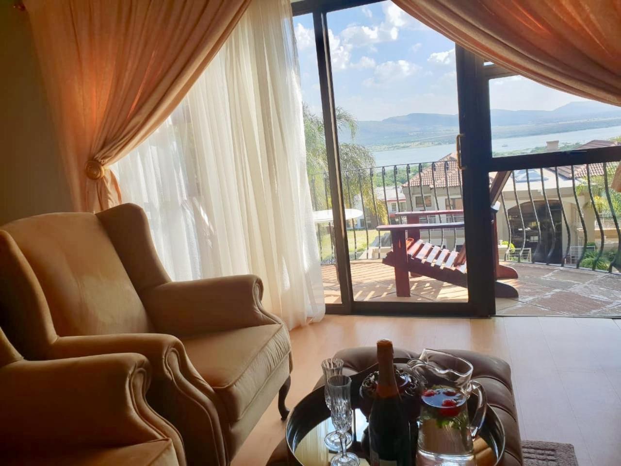 Re-Union Vacations Hotel Hartbeespoort Ngoại thất bức ảnh